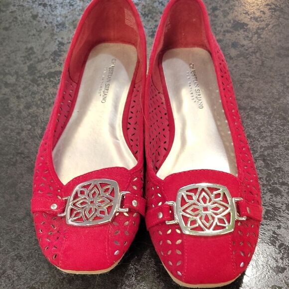 Christian Siriano Red Flats with Ornamental Medallion - Picture 1 of 6